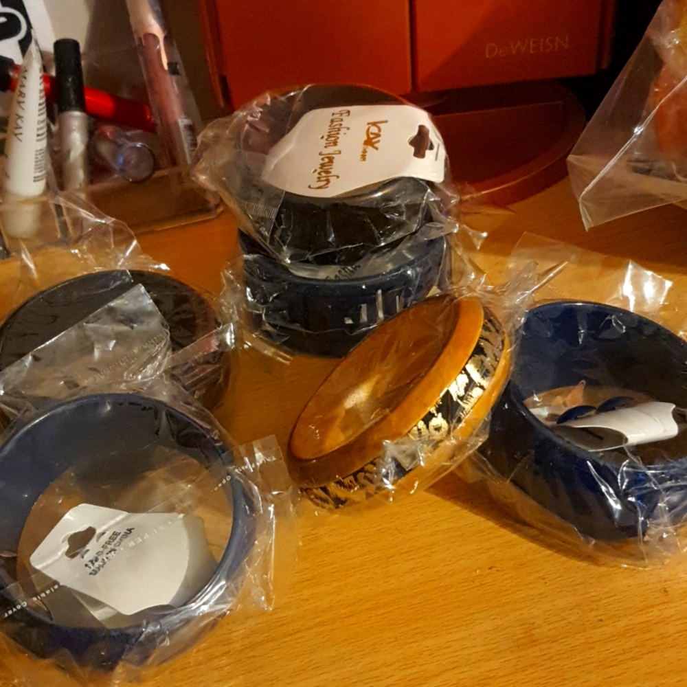 Woman bracelets